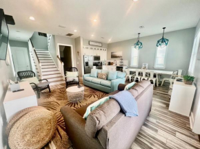 Gorgeous 3 BR Home Across from the Beach with Community Pool